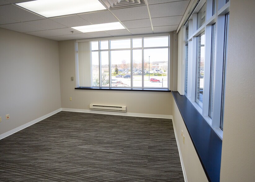 More Photos Of 19105 W Capitol Dr, Brookfield Medical For Lease
