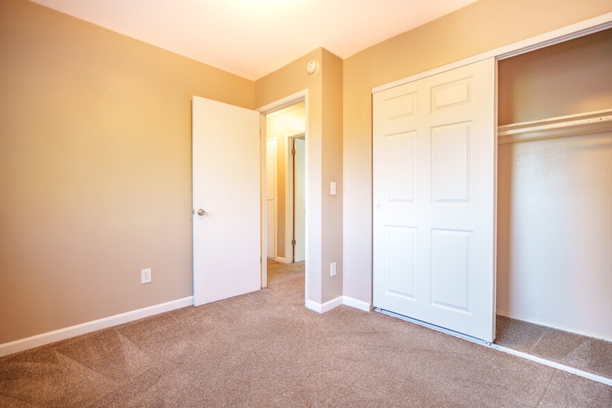 More Photos Of 9512-9524 N Oswego Ave, Portland Apartments For Sale