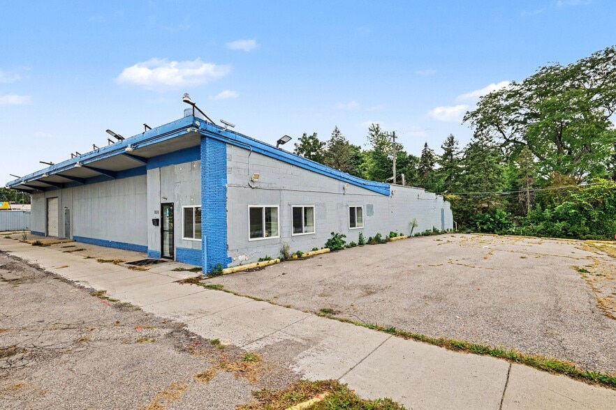 More Photos Of 1010 S Gratiot Ave, Mount Clemens Auto Repair For Sale