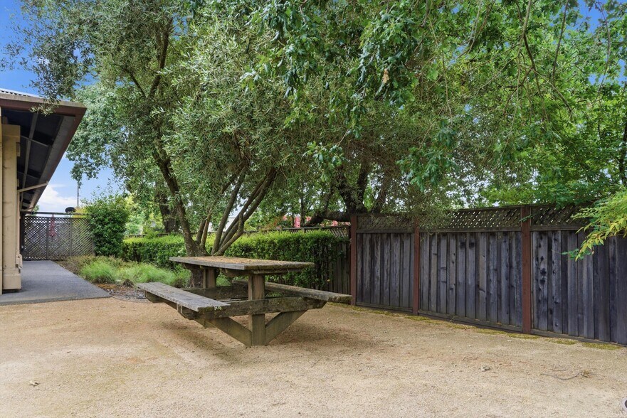 More Photos Of 1550 Airport Blvd, Santa Rosa Office For Lease