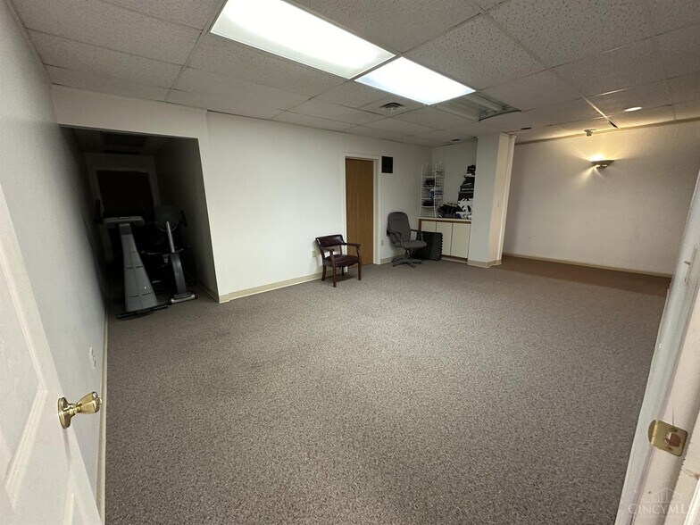 More Photos Of 2010-2040 Anderson Ferry Rd, Cincinnati Unknown For Lease