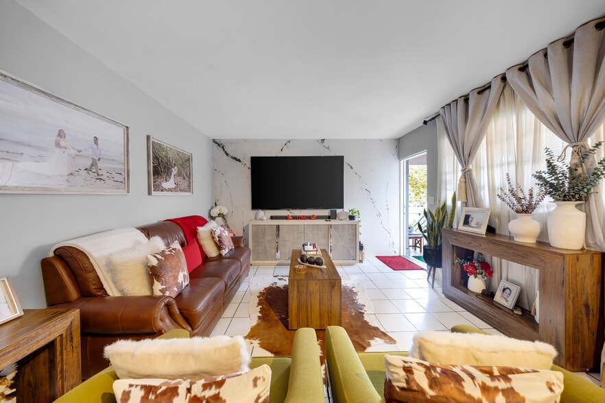 More Photos Of 569 SW 4th St, Miami Apartments For Sale