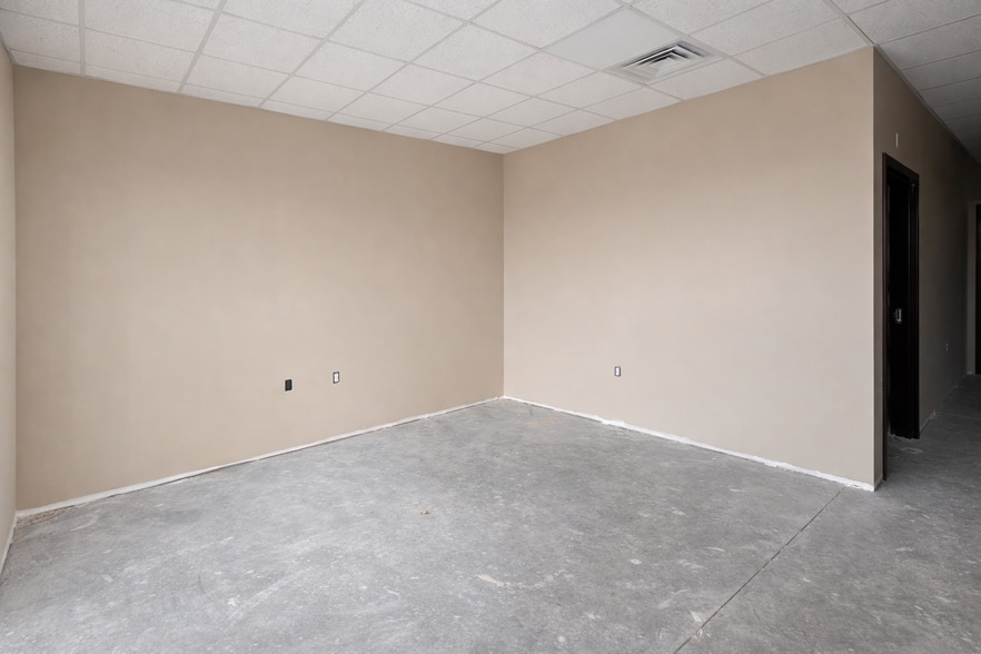 More Photos Of 4885 Warehouse Way, Cumming Showroom For Sale