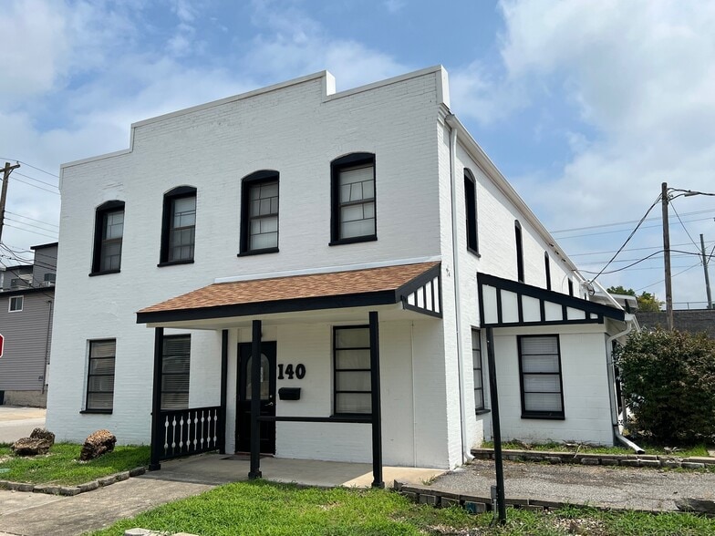 More Photos Of 140 Iowa Ave, Belleville Office For Sale