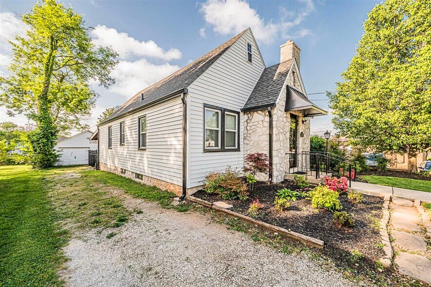 More Photos Of 1128 Magnolia St, Bowling Green Office Residential For Sale