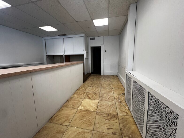 More Photos Of 37 E Main St, Oyster Bay Office Residential For Lease