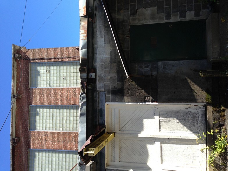 More Photos Of 157 Columbia St, Lee Warehouse For Sale