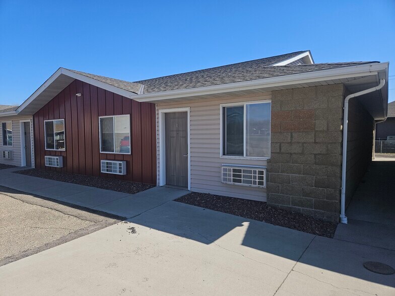 More Photos Of 1955 1st Ave N, Windom Hotel For Sale