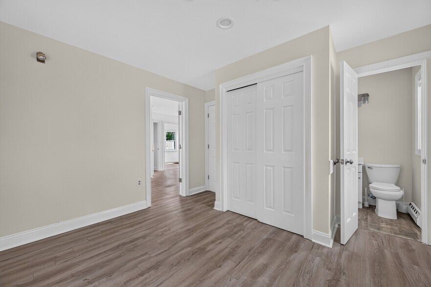More Photos Of 25 Chesterfield Rd, East Lyme Office For Sale