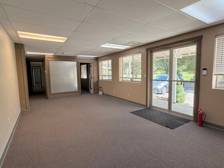 More Photos Of 321 Nevada St, Auburn Flex For Lease