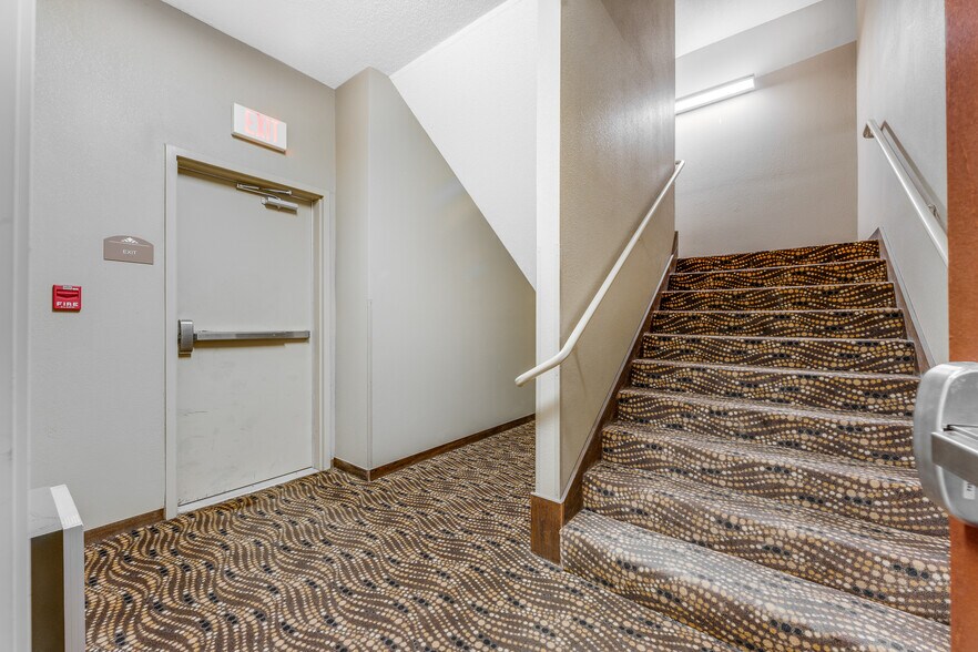 More Photos Of 20 Southland Dr, Fairmont Hotel For Sale