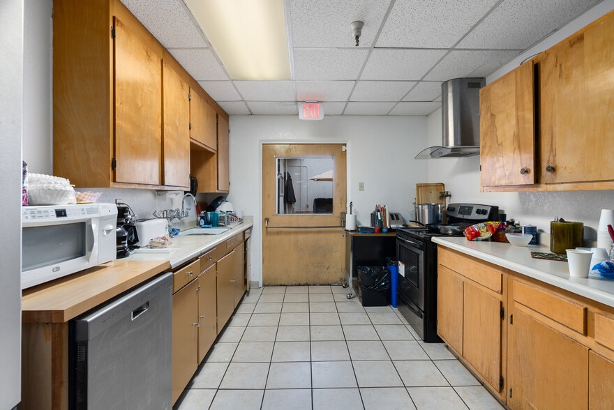 More Photos Of 564 S Dora St, Ukiah Medical For Sale