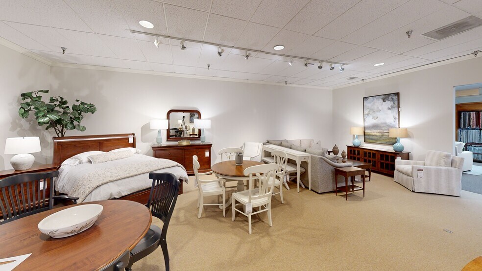 More Photos Of 151 Wolf Rd, Colonie Freestanding For Sale