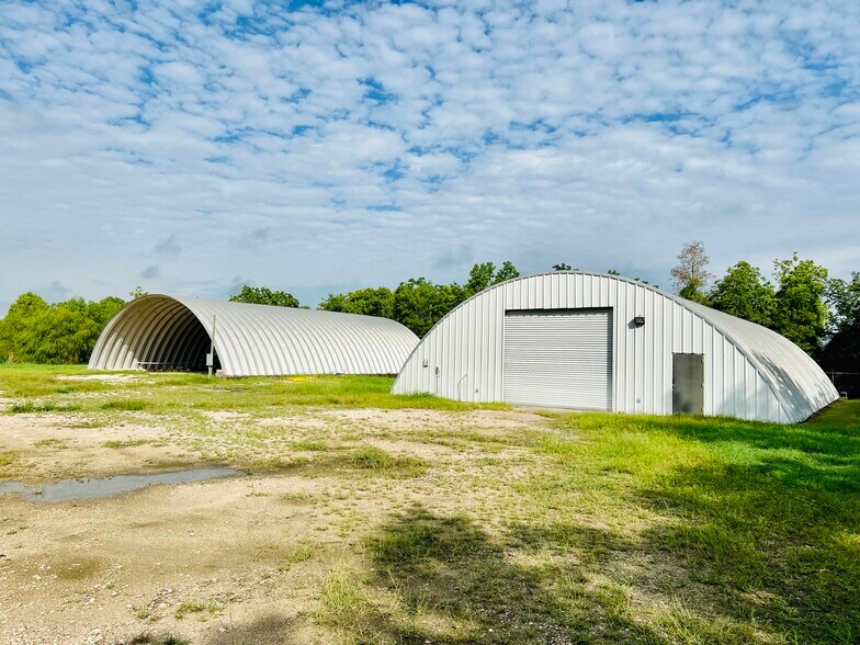 More Photos Of 4512 S Highway 35, Alvin Light Manufacturing For Lease