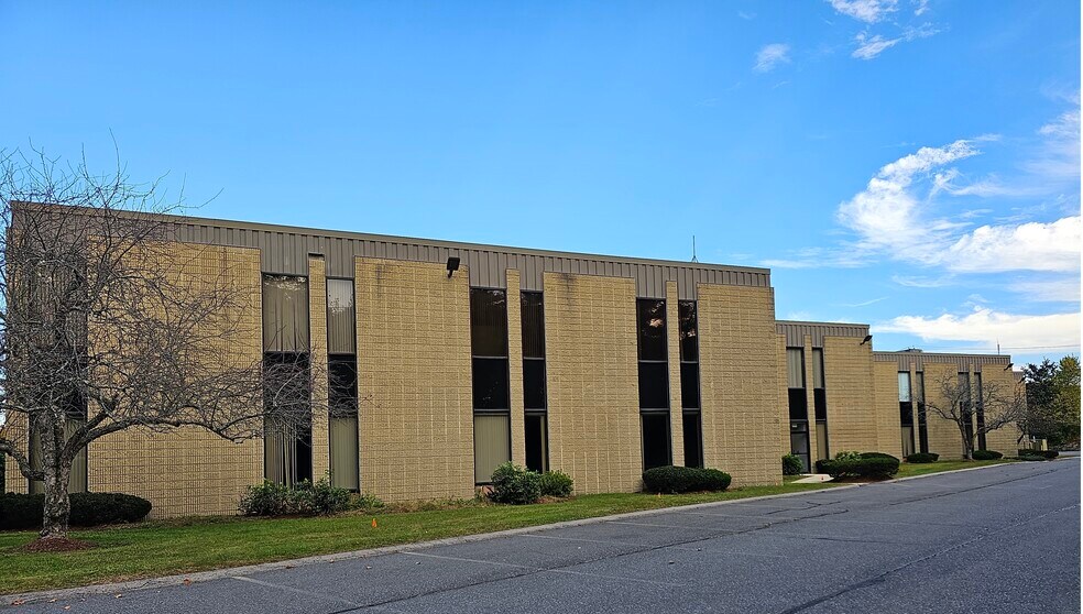 More Photos Of 526 Boston Post Rd, Wayland Office For Lease