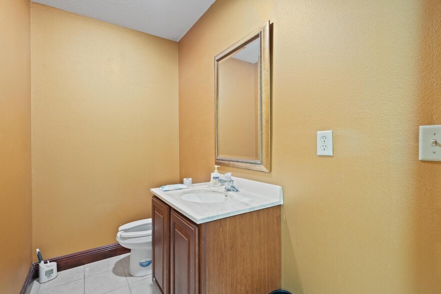 More Photos Of 16255 Aviation Loop Dr, Brooksville Manufacturing For Lease