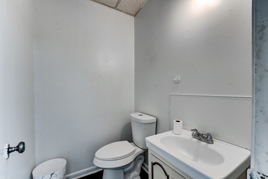 More Photos Of 811 N Travis St, Liberty Apartments For Sale