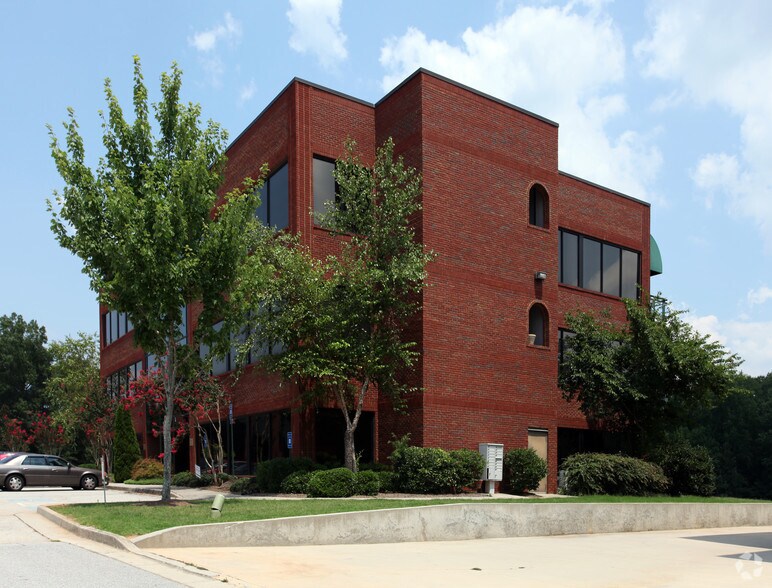 More Photos Of 825 Fairways Ct, Stockbridge Office For Lease