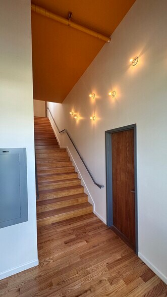 More Photos Of 404 W 75th St, Kansas City General Retail For Sale