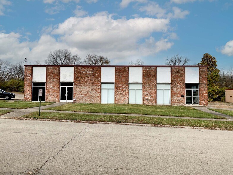 More Photos Of 70-80 Novner Dr, Woodlawn Warehouse For Lease