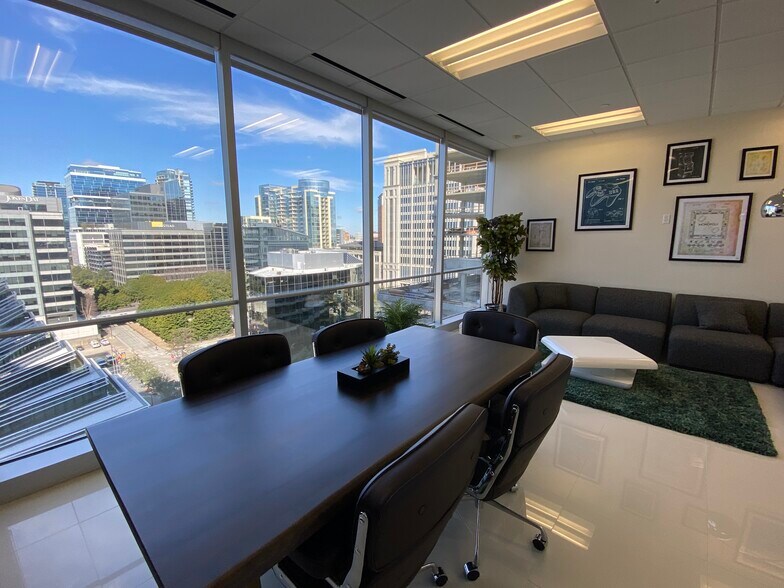More Photos Of 2501 N Harwood St, Dallas Office For Lease