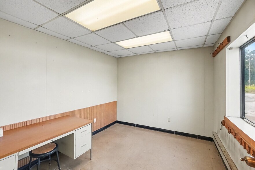 More Photos Of 1230 Locust St, Fremont Manufacturing For Lease