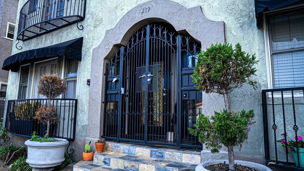 More Photos Of 219 Redondo Ave, Long Beach Apartments For Sale