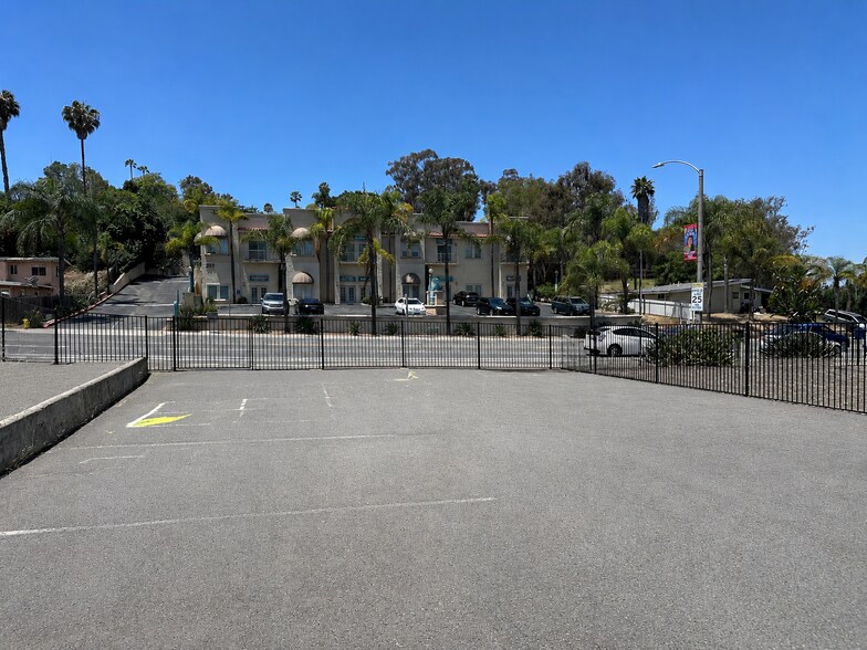 More Photos Of 220 Civic Center Dr, Vista Freestanding For Lease