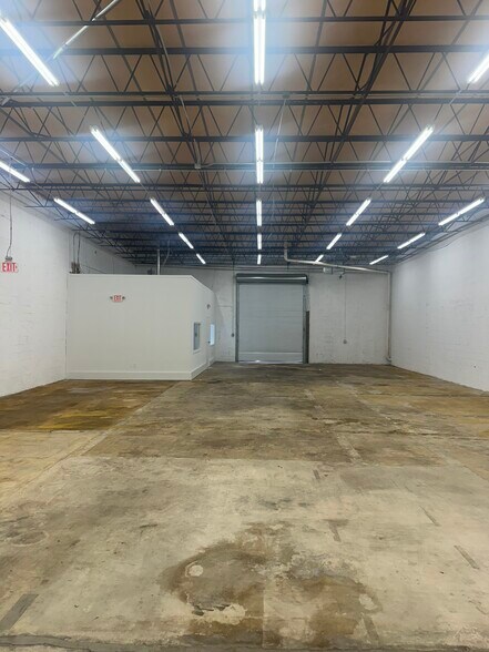 More Photos Of 2968 Ravenswood Rd, Fort Lauderdale Warehouse For Lease