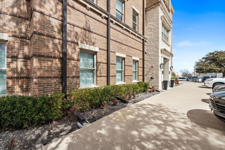 More Photos Of 161 Summit Ave, Southlake Office Residential For Lease