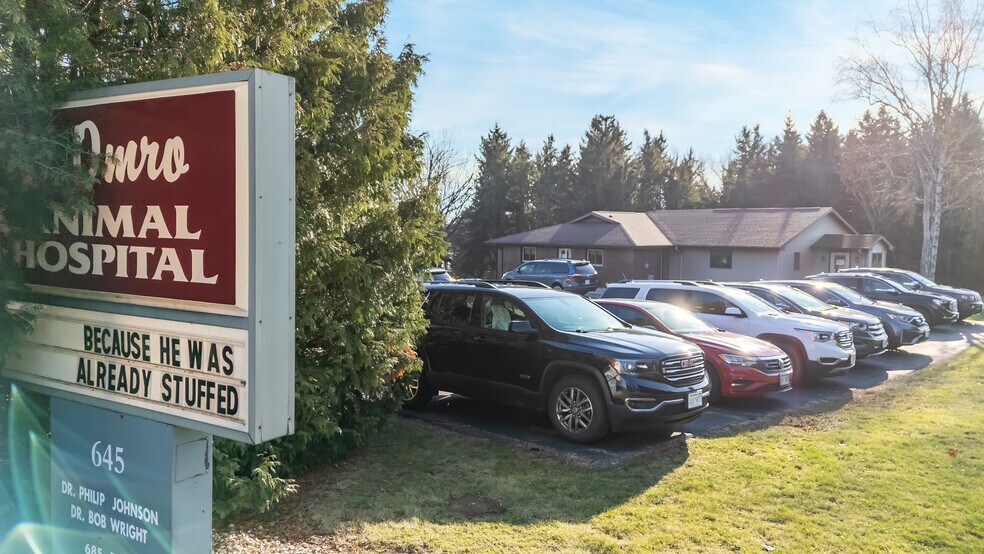 Primary Photo Of 645 Hawthorne Dr, Omro Veterinarian Kennel For Sale