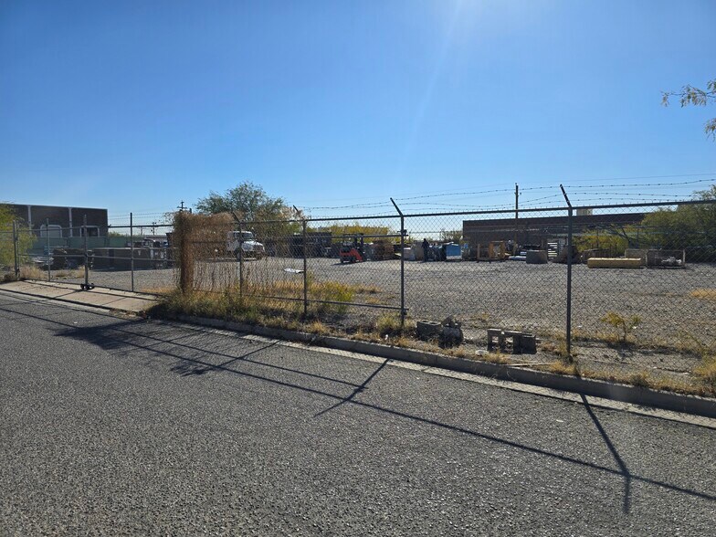 More Photos Of 1220 Barranca Dr, El Paso Light Distribution For Lease