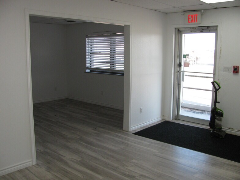 More Photos Of 310 SE D Ave, Lawton Warehouse For Sale