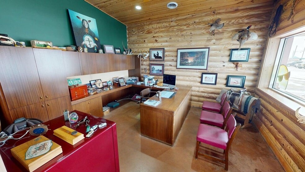 More Photos Of 115 N 6th St, Monticello General Retail For Sale