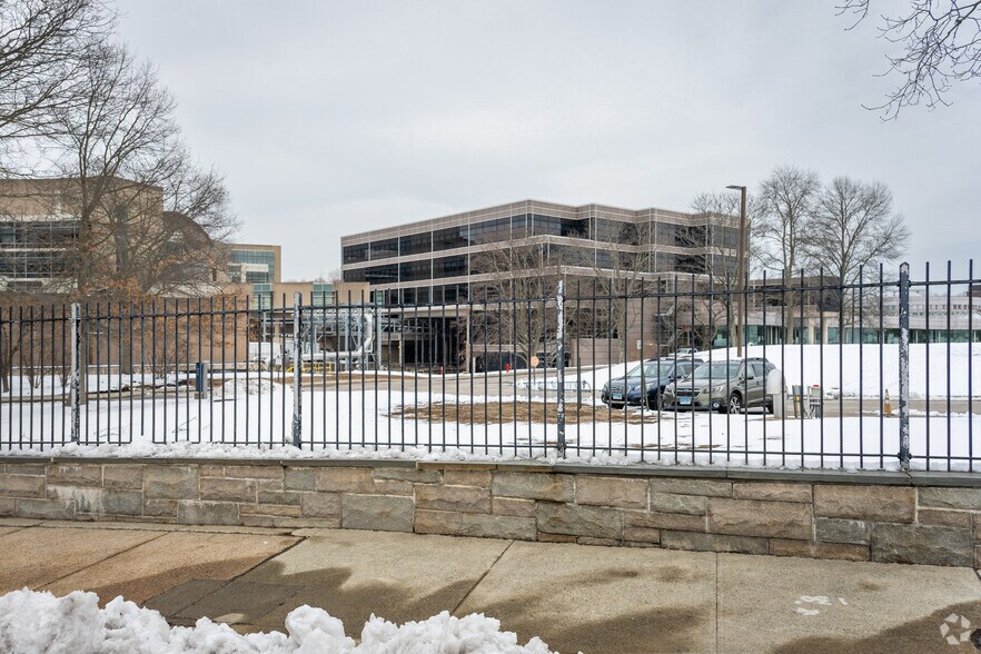 More Photos Of 280 Shennecossett Rd, Groton Office For Lease