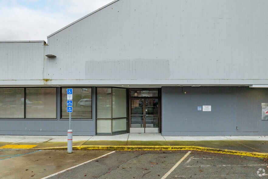 More Photos Of 18525 Firlands Way N, Shoreline Bank For Sale