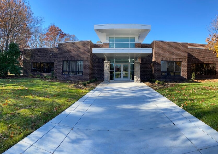 More Photos Of 1872 Pratt Dr, Blacksburg Office For Sale