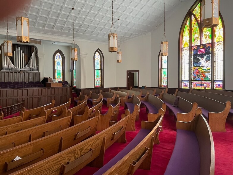 More Photos Of 400 East St N, Talladega Religious Facility For Sale