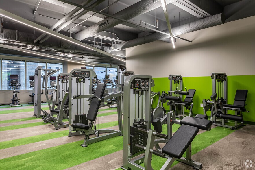 More Photos Of 10 W Broad St, Columbus Office For Lease