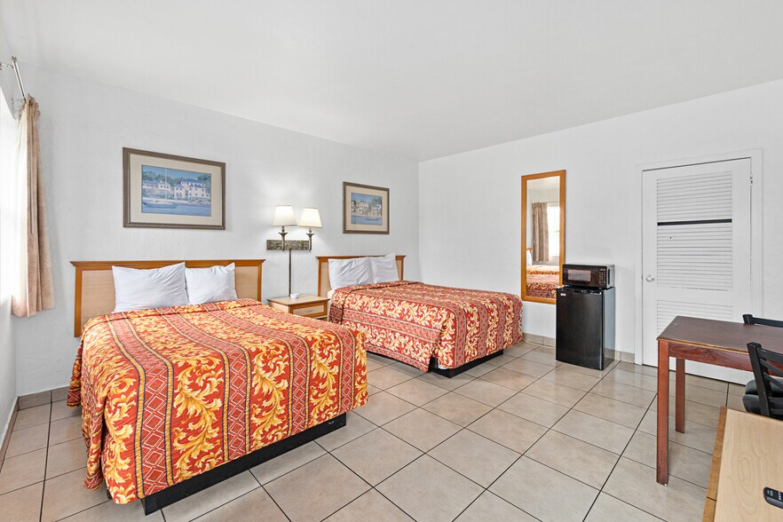 More Photos Of 801 Ridgewood Ave, Holly Hill Hotel For Sale