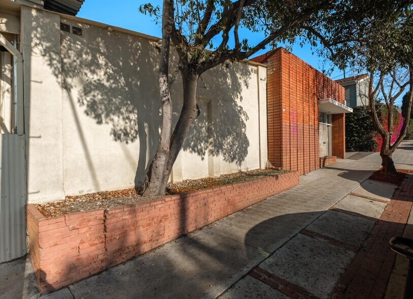 More Photos Of 3007 W Temple St, Los Angeles Office For Lease