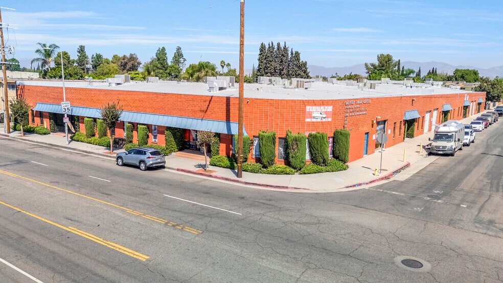 More Photos Of 13333-13345 Saticoy St, North Hollywood Warehouse For Lease