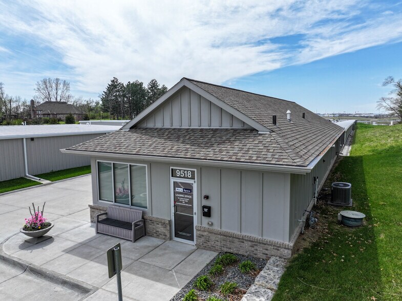 More Photos Of 9518 S 120th St, La Vista Self Storage For Sale