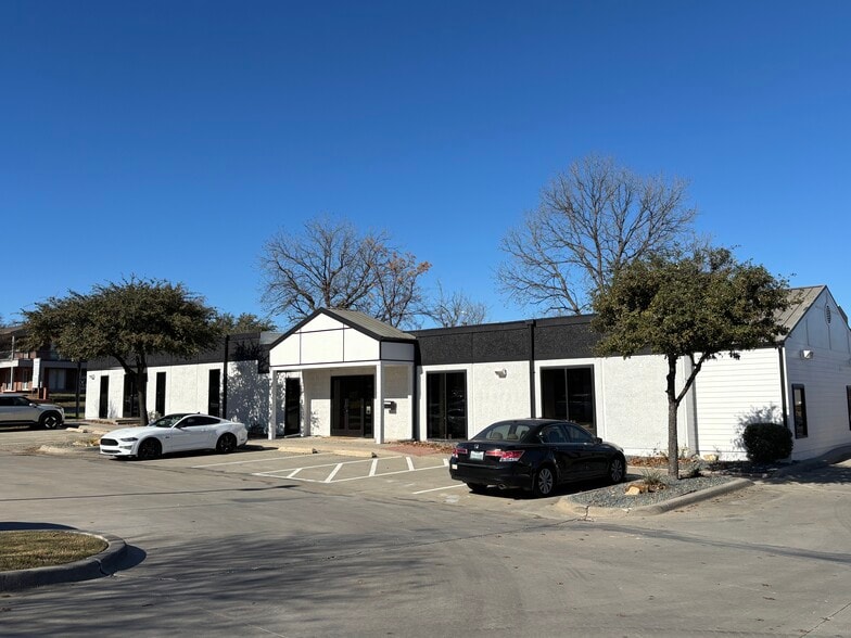 More Photos Of 325 W McKinney St, Denton Office Residential For Lease