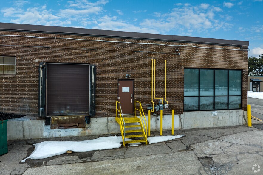More Photos Of 220-260 Lesmill Rd, Toronto Light Distribution For Lease