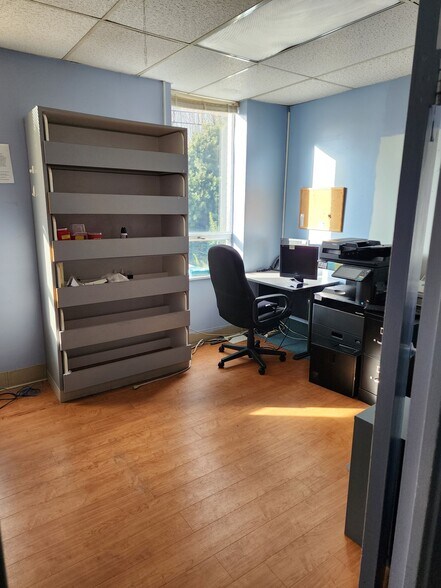 More Photos Of 1389 W Main St, Waterbury Office For Sale