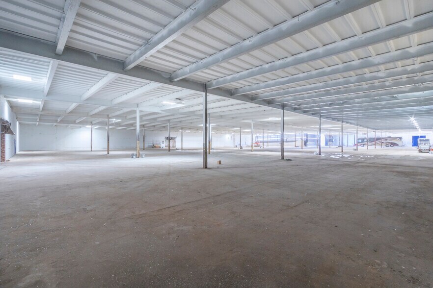 More Photos Of 2115 S McDuffie St, Anderson Manufacturing For Sale