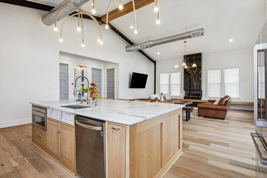 More Photos Of 17810 County Road 125, Pearland Flex For Sale