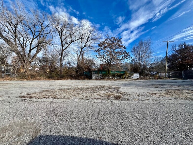 More Photos Of 5400 E 12th St, Kansas City Freestanding For Sale