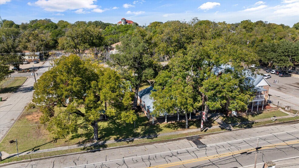 More Photos Of 301 NE Barnard St, Glen Rose Office For Sale